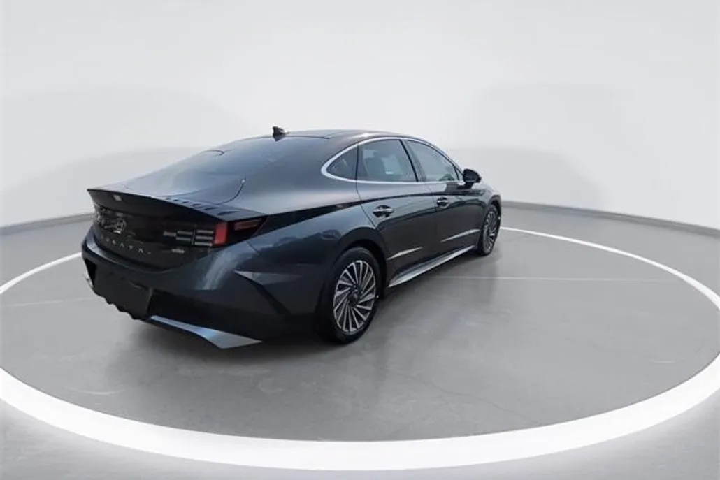 2025 Hyundai Sonata Hybrid Limited photo 1