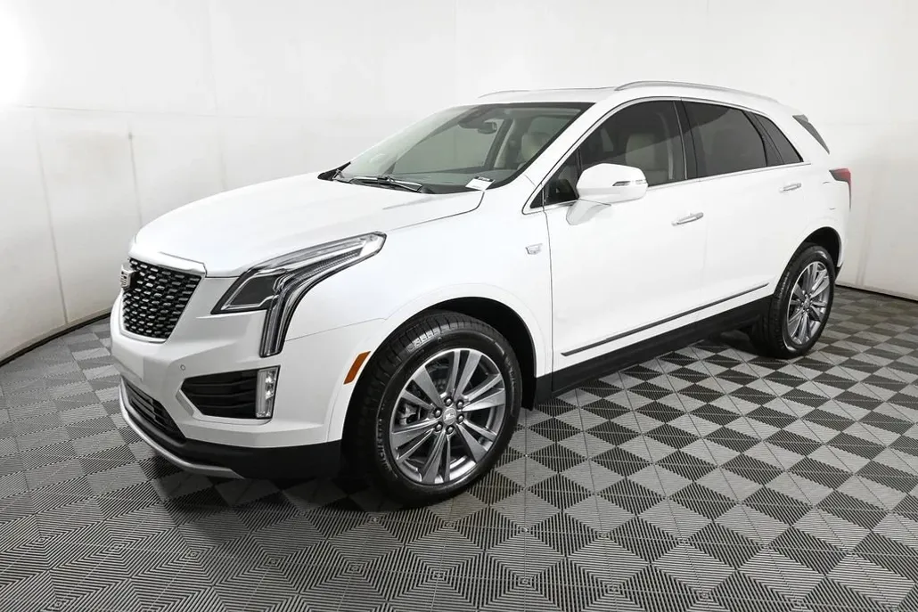 2025 Cadillac XT4 Premium Luxury photo 1