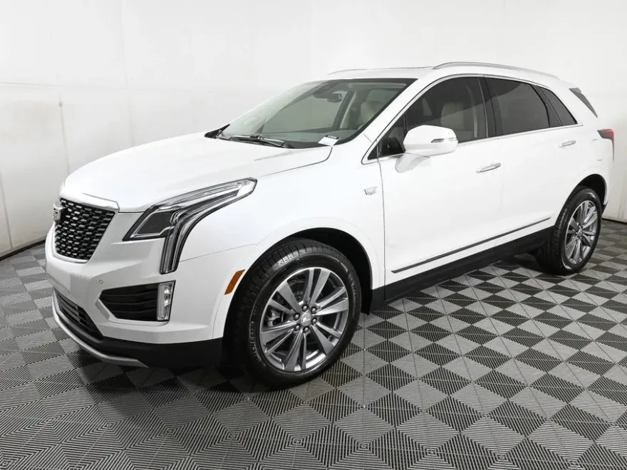 2025 Cadillac XT4 Premium Luxury photo 1