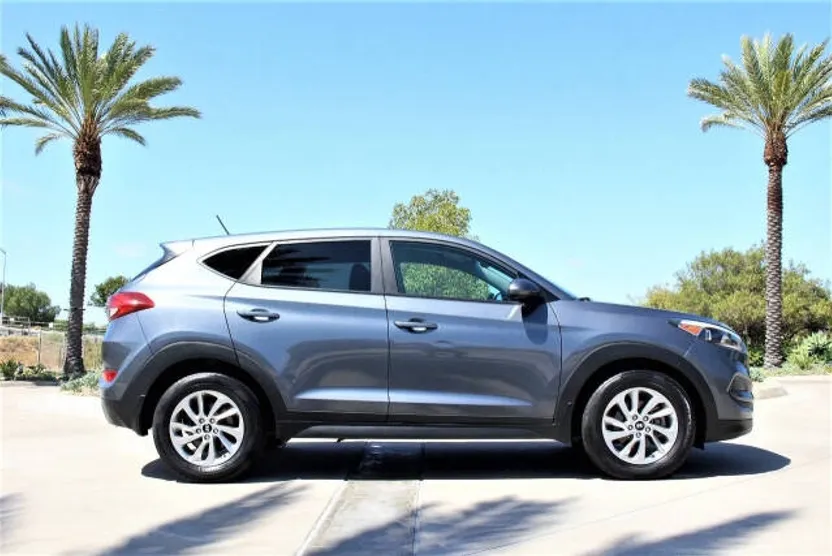 2017 Hyundai Tucson SE photo 1