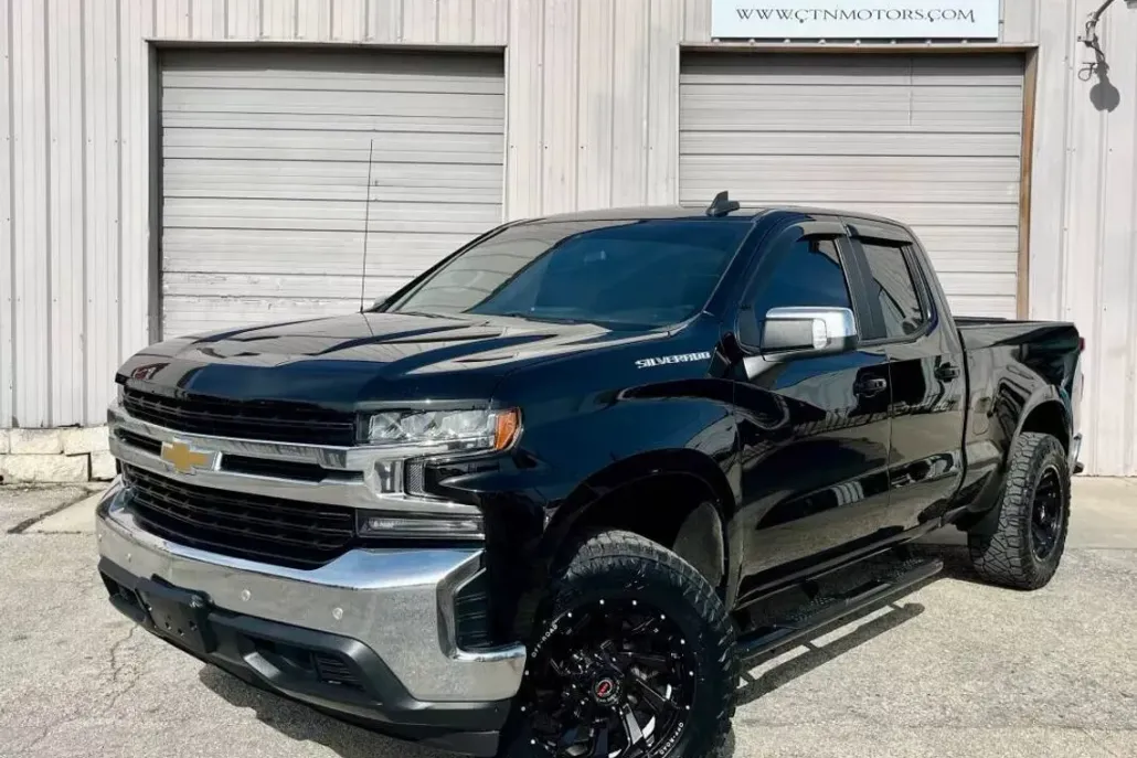 2020 Chevrolet Silverado 1500 LT photo 1