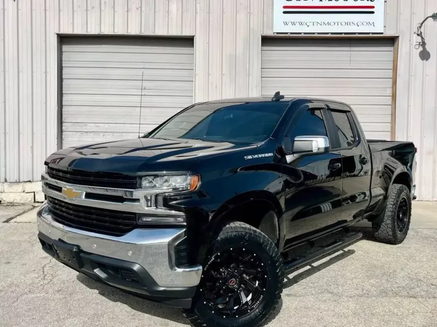 2020 Chevrolet Silverado 1500 LT photo 1