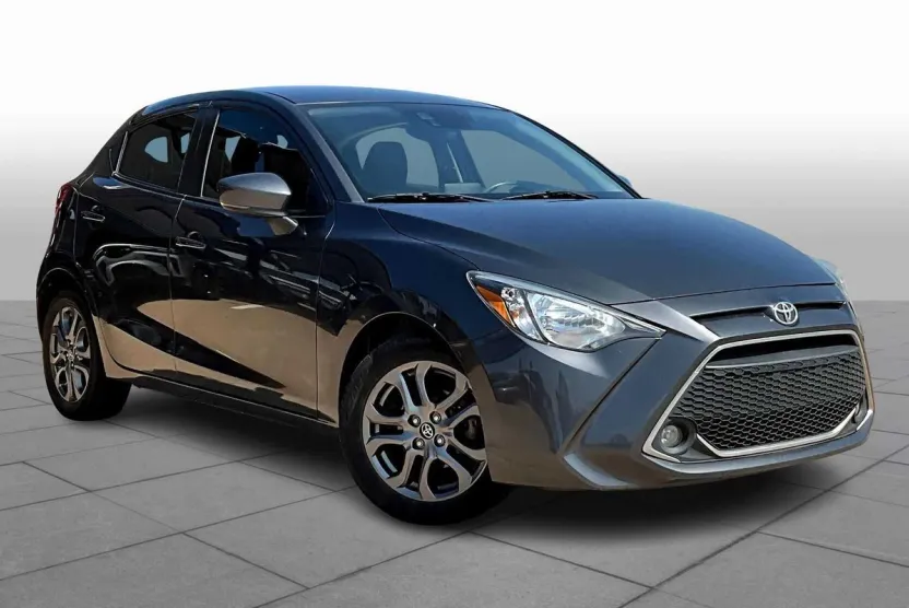 2020 Toyota Yaris LE photo 1