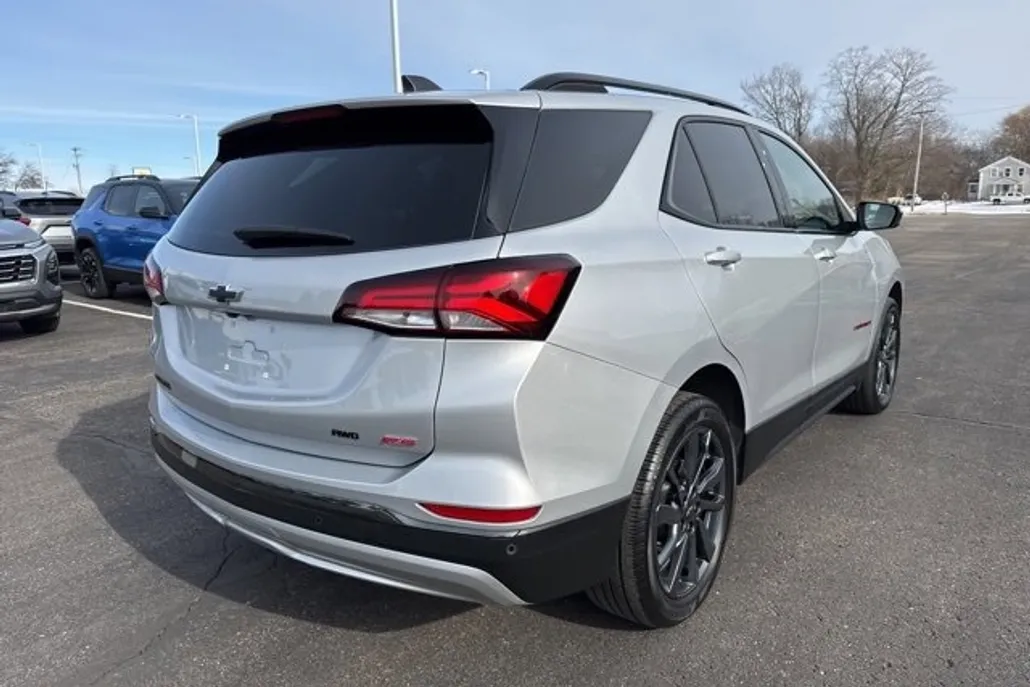2022 Chevrolet Equinox RS photo 1