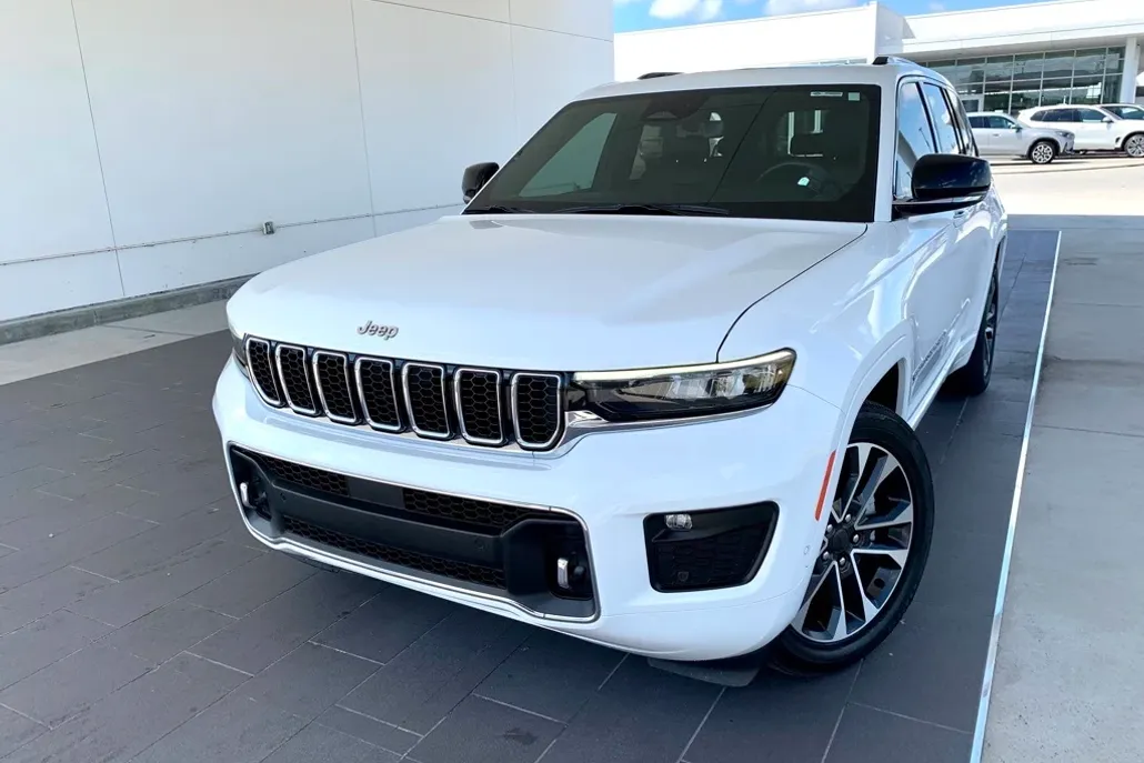 2022 Jeep Grand Cherokee Overland photo 1
