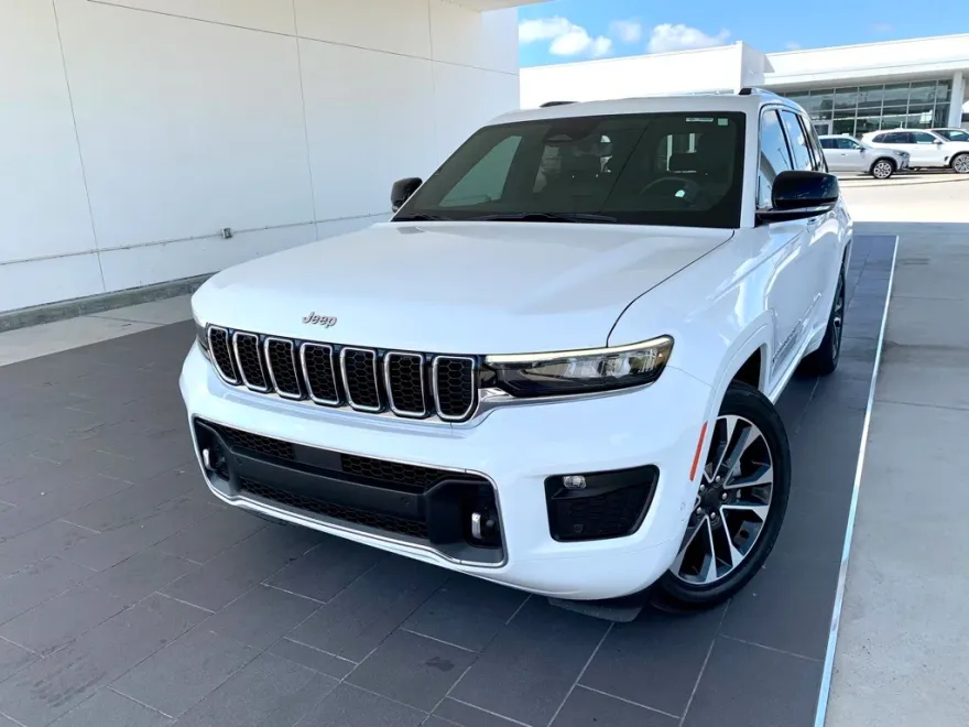 2022 Jeep Grand Cherokee Overland photo 1