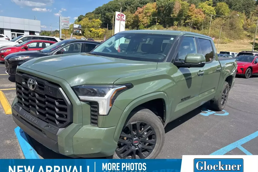 2023 Toyota Tundra SR5 CrewMax photo 1
