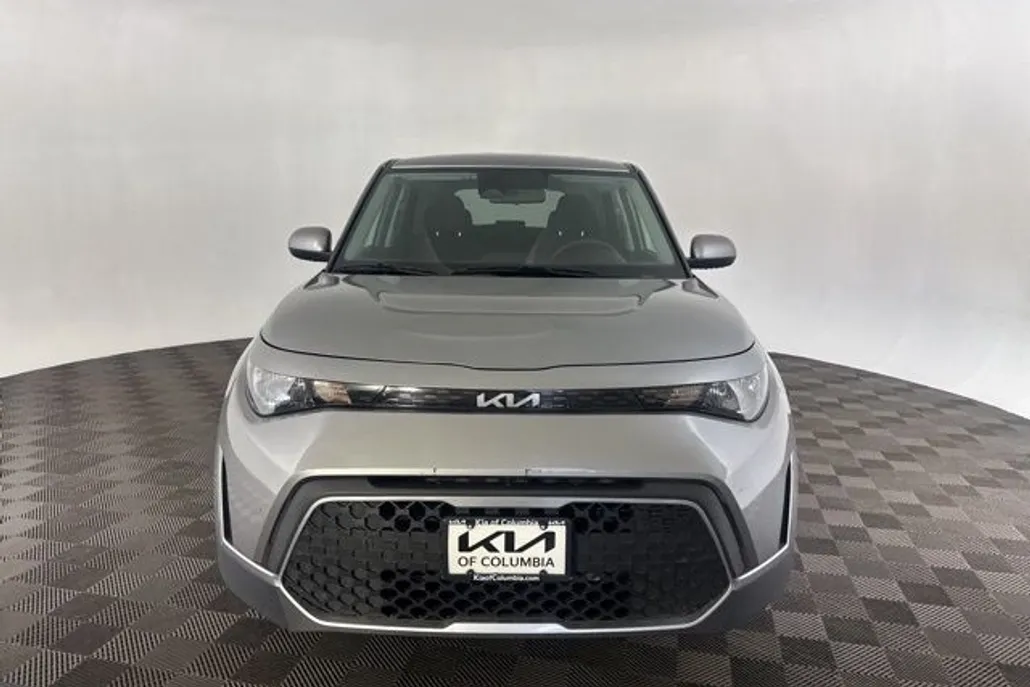 2023 Kia Soul LX photo 1