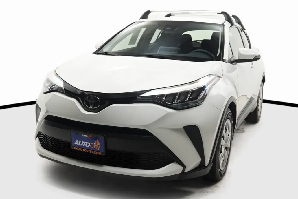 2021 Toyota C-HR LE photo 1