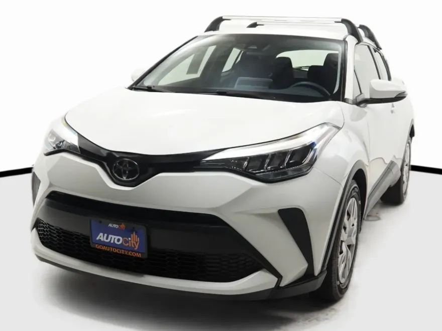 2021 Toyota C-HR LE photo 1