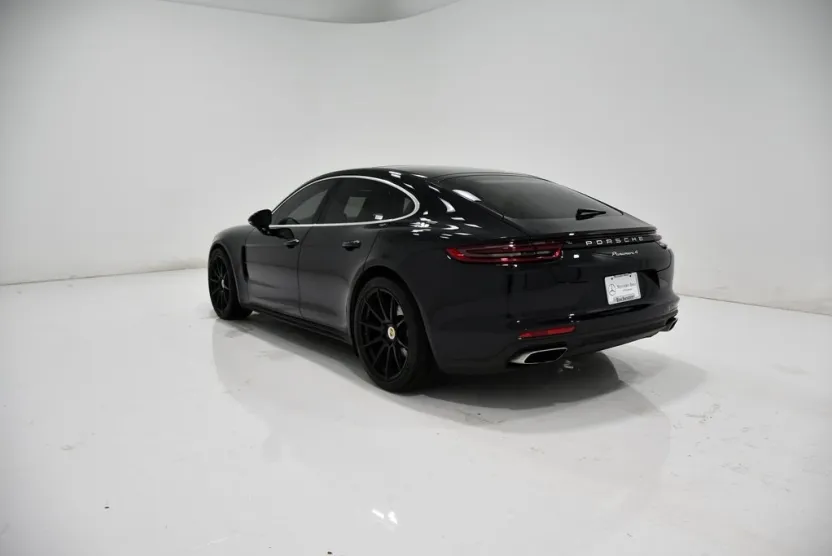 2019 Porsche Panamera 4 photo 1