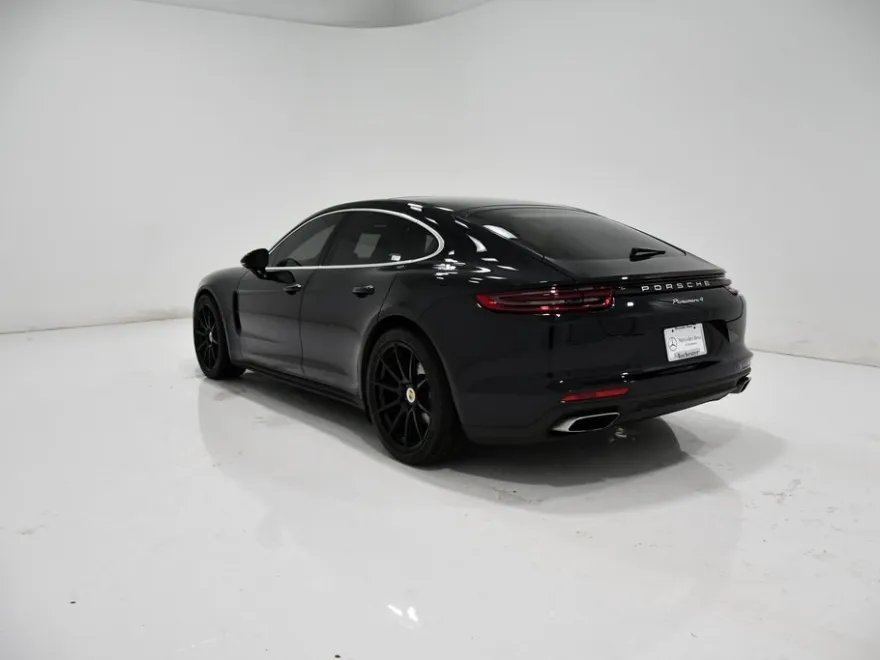 2019 Porsche Panamera 4 photo 1
