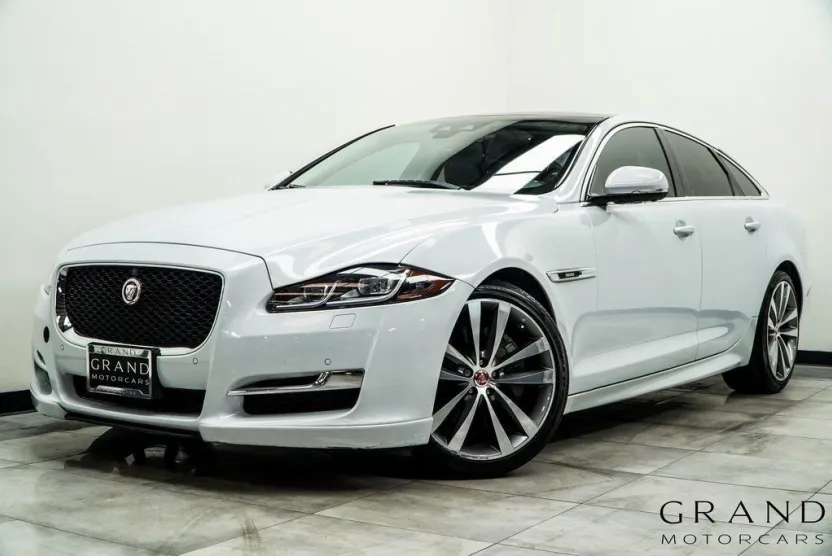 2019 Jaguar XJ R-Sport photo 1