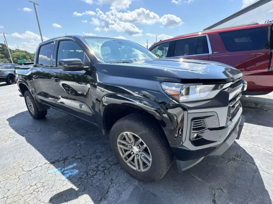2023 Chevrolet Colorado LT photo 1