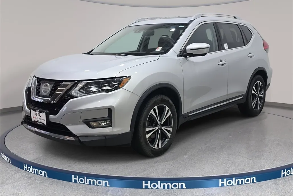 2017 Nissan Rogue SL photo 1
