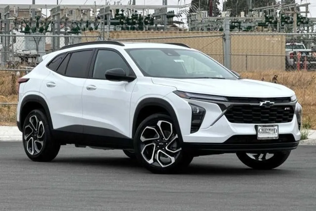2025 Chevrolet Trax photo 1
