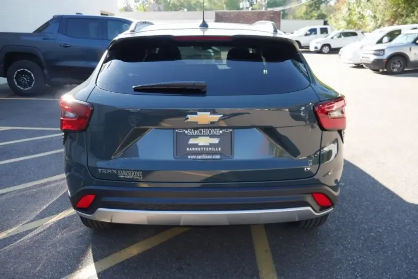 2025 Chevrolet Trax LT photo 1