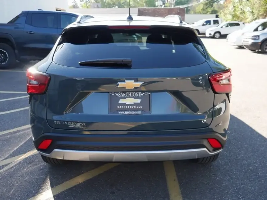 2025 Chevrolet Trax LT photo 1