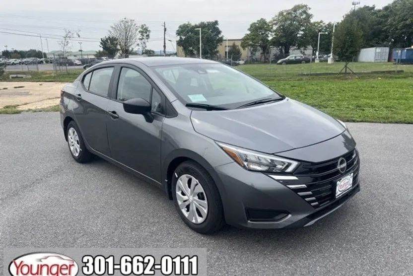 2025 Nissan Versa 1.6 S photo 1
