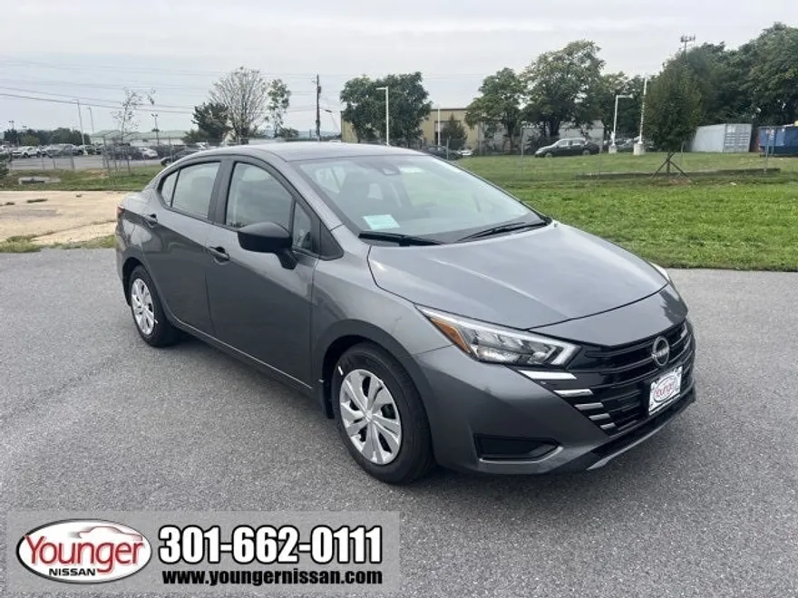 2025 Nissan Versa 1.6 S photo 1