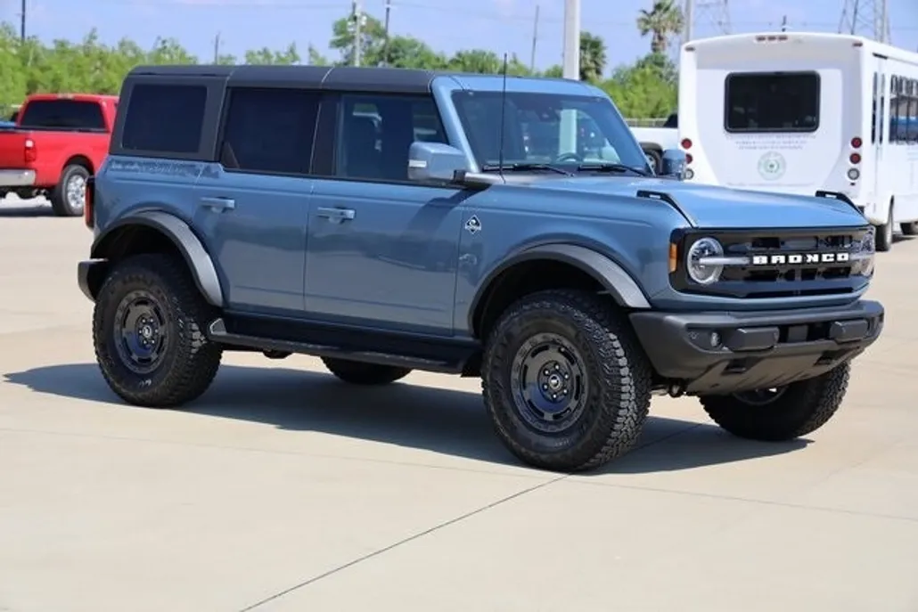 2025 Ford Bronco Outer Banks photo 1