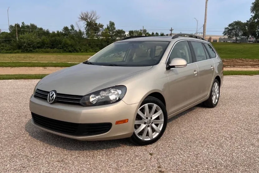 2013 Volkswagen Jetta SportWagen TDI photo 1