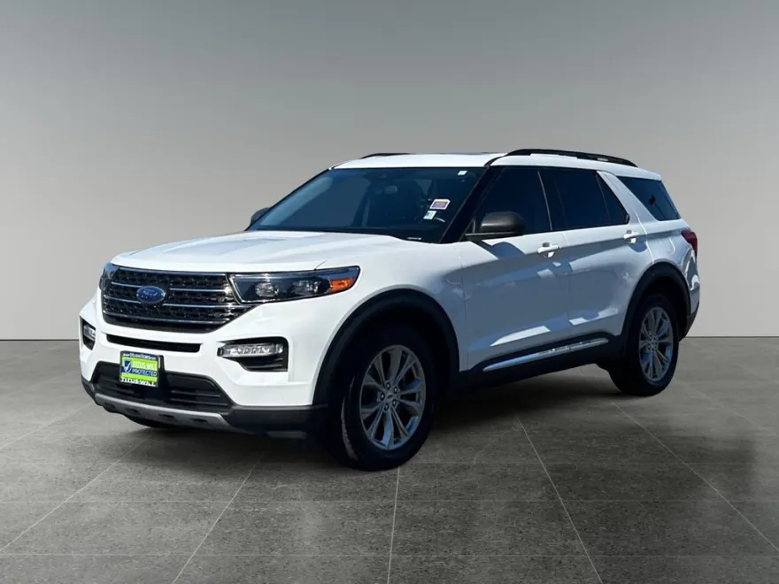 2023 Ford Explorer XLT photo 1