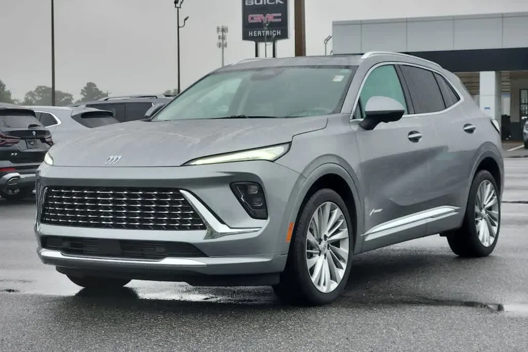 2024 Buick Envision Avenir photo 1