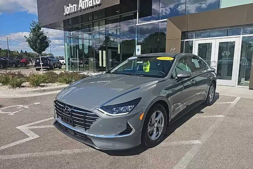2023 Hyundai Sonata SE photo 1