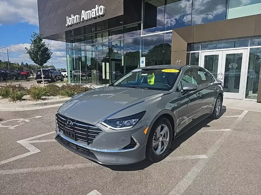 2023 Hyundai Sonata SE photo 1