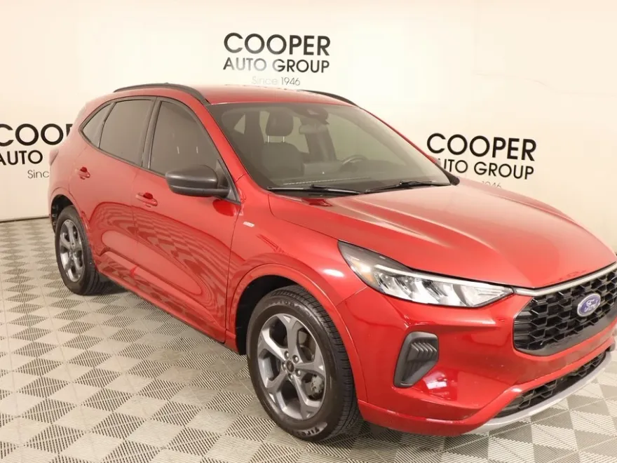 2023 Ford Escape ST-Line photo 1