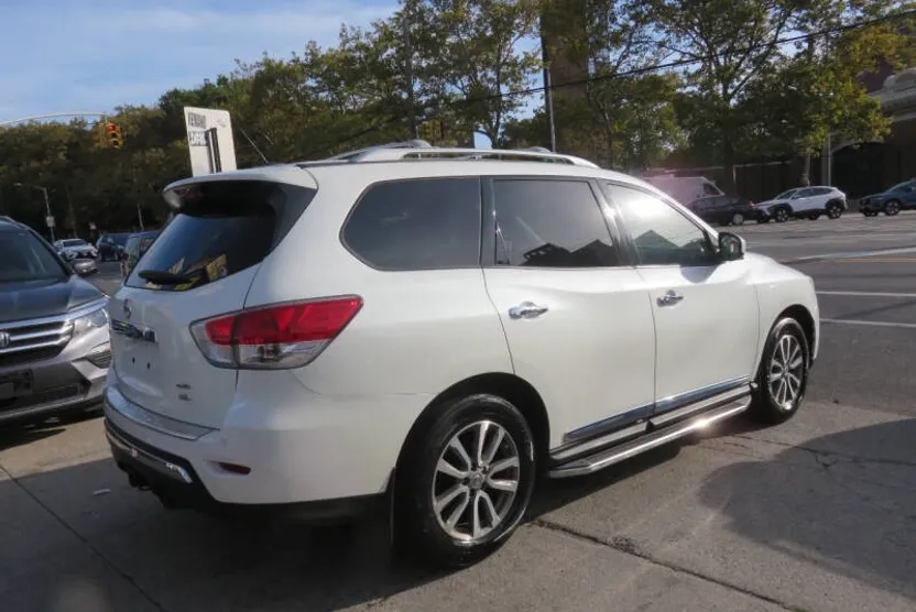 2015 Nissan Pathfinder SL photo 1