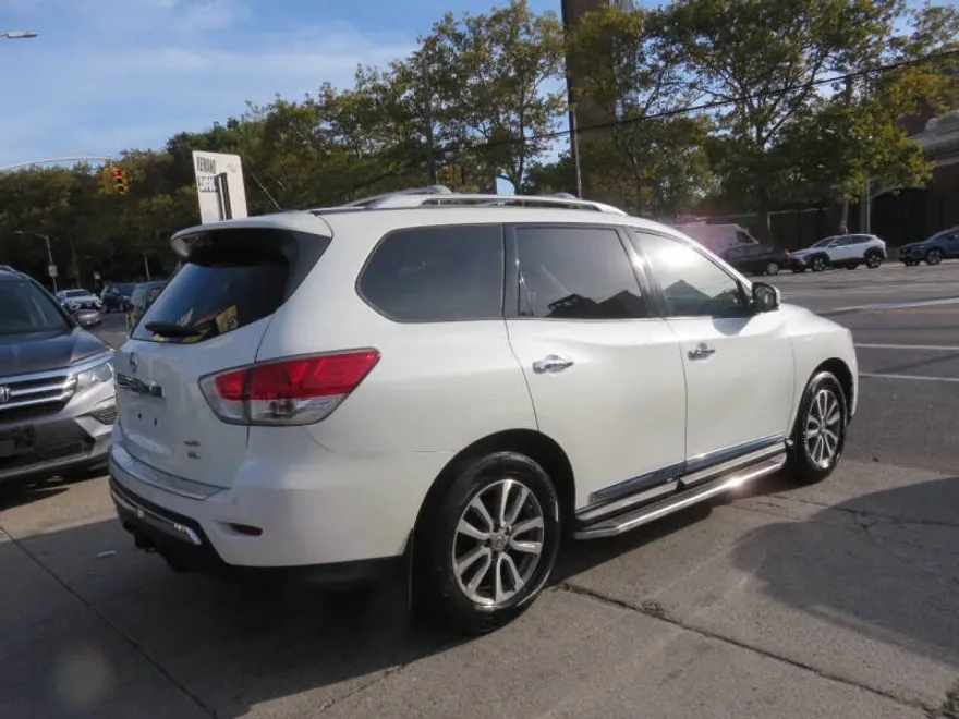 2015 Nissan Pathfinder SL photo 1