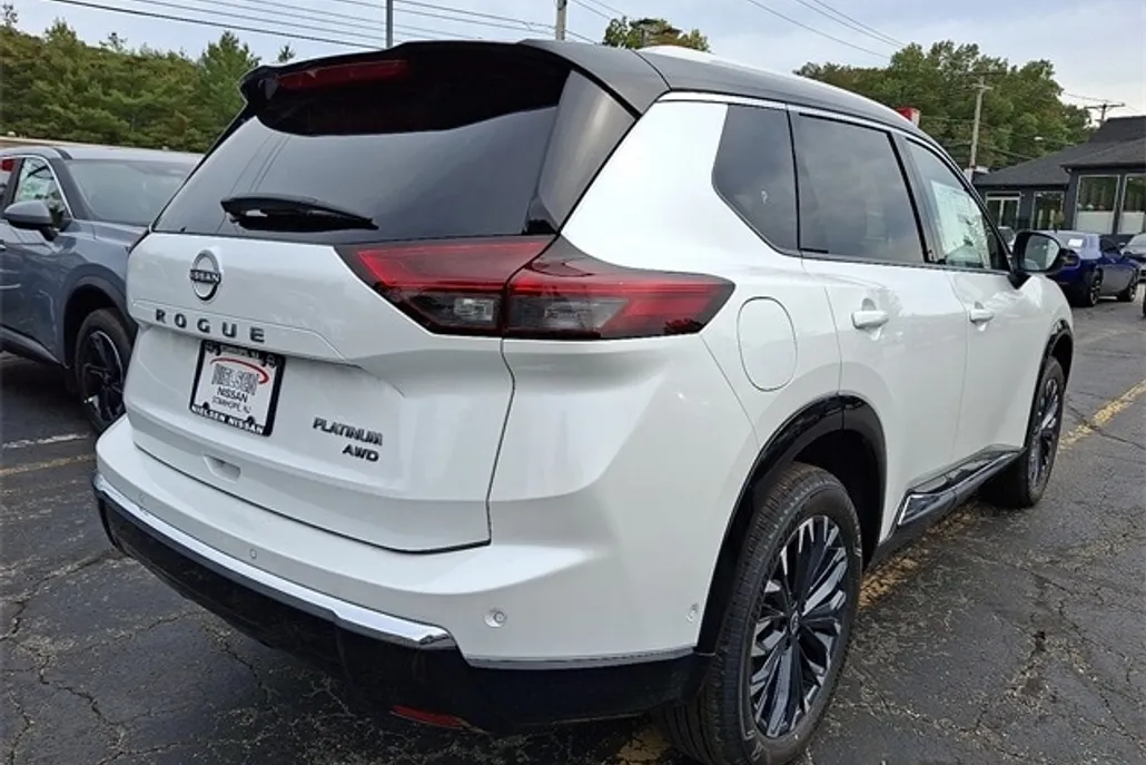 2026 Nissan Rogue Platinum photo 1