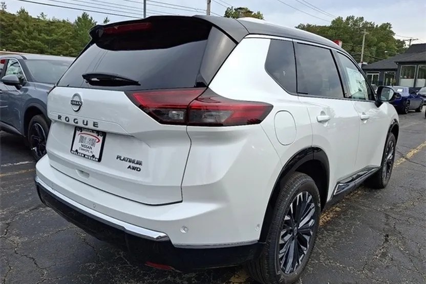 2026 Nissan Rogue Platinum photo 1