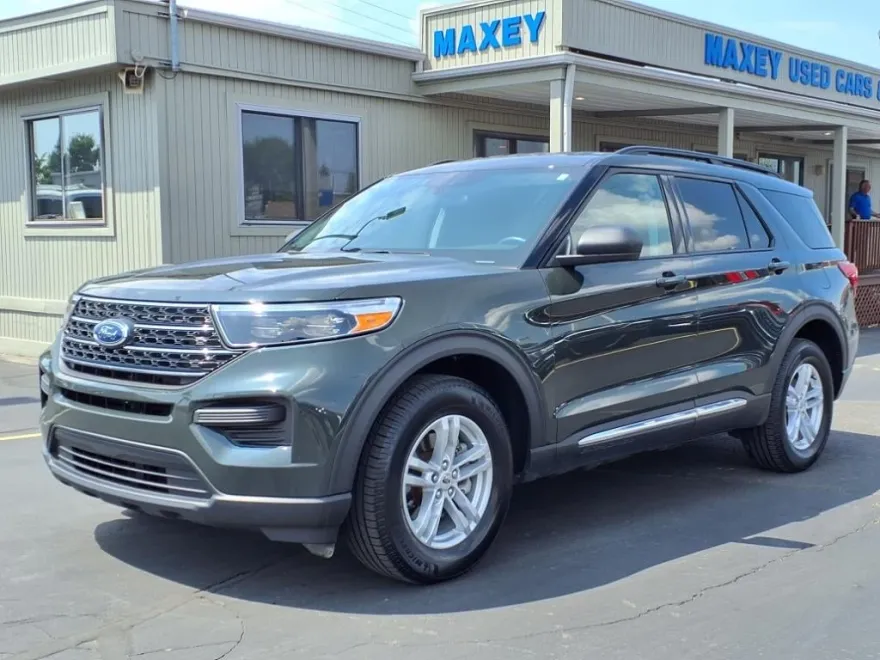 2023 Ford Explorer XLT photo 1
