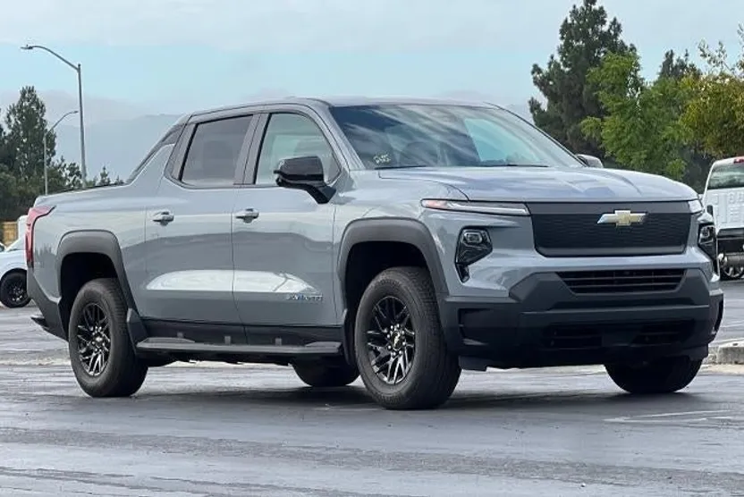 2025 Chevrolet Silverado EV Work Truck photo 1