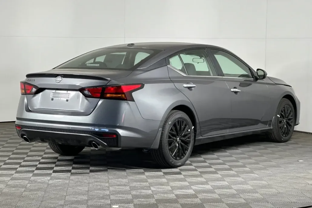 2025 Nissan Altima 2.5 SV photo 1