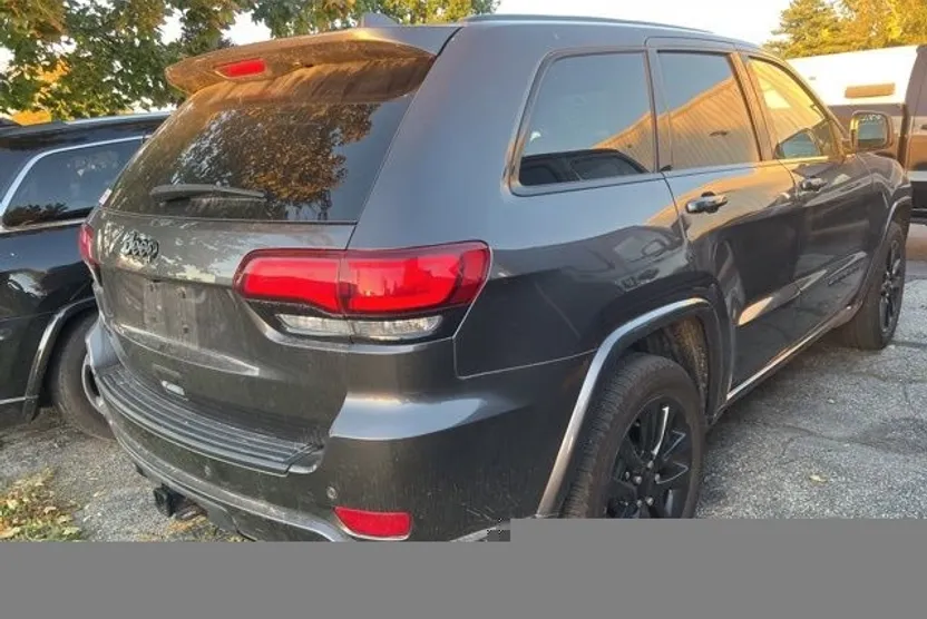 2019 Jeep Grand Cherokee Altitude photo 1