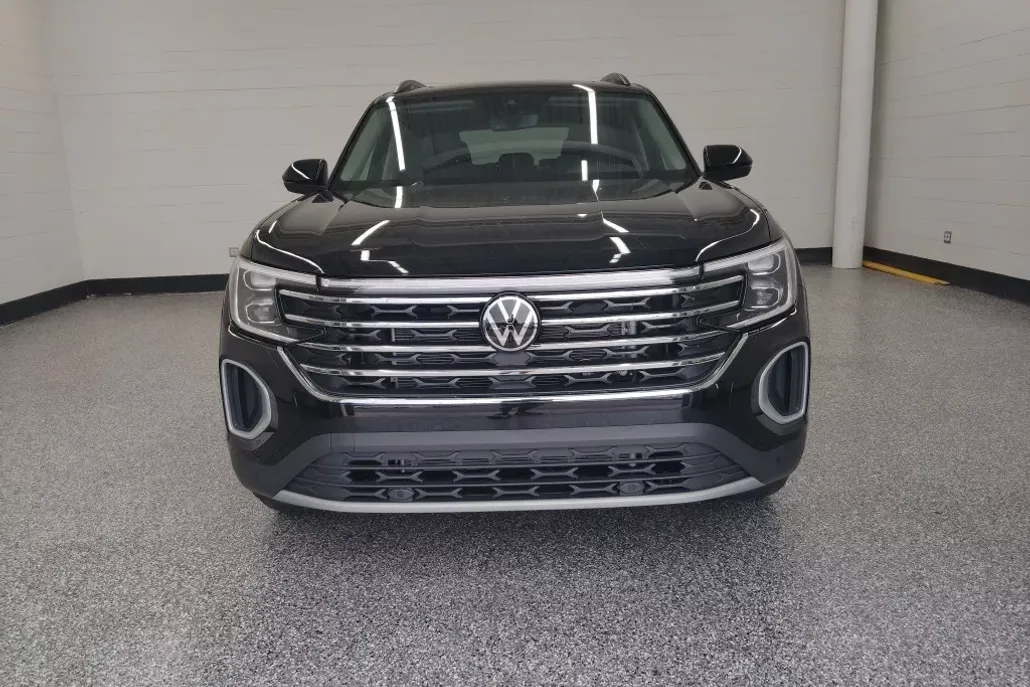 2026 Volkswagen Atlas SE Technology photo 1