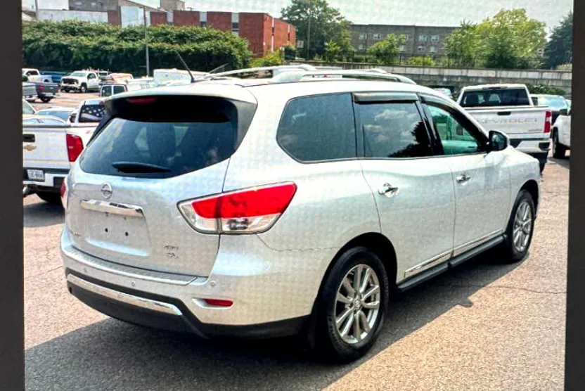 2015 Nissan Pathfinder S photo 1