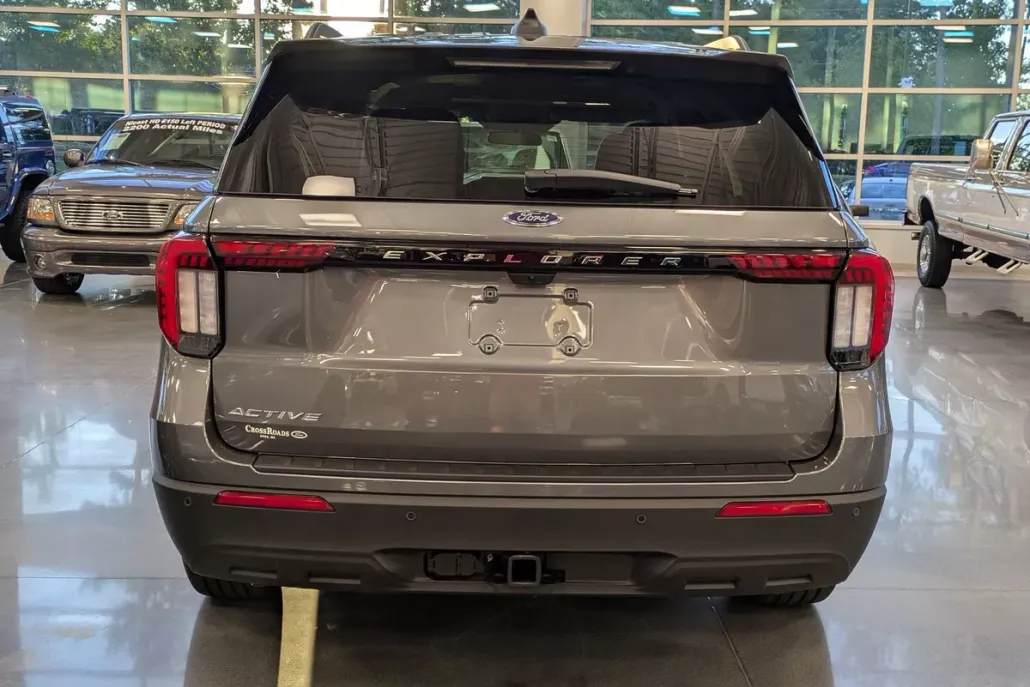 2025 Ford Explorer photo 1