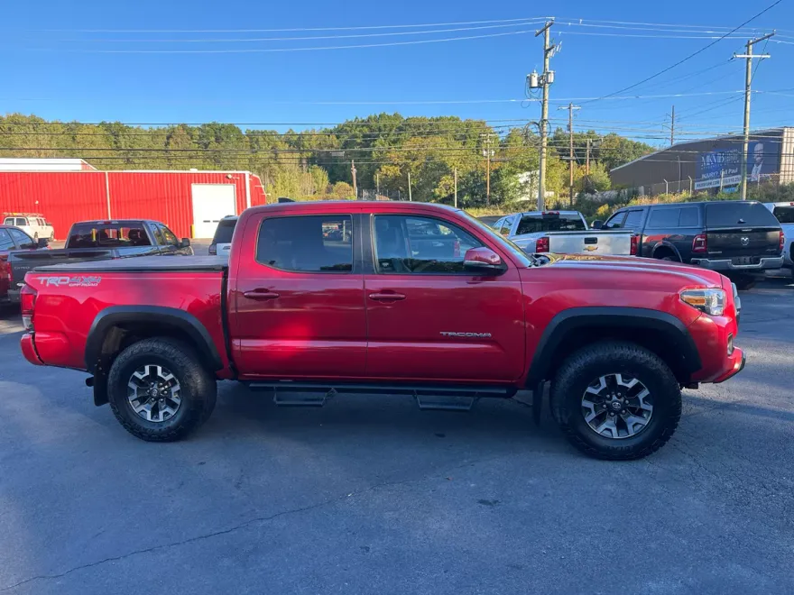 2017 Toyota Tacoma SR5 Sport TRD Pro photo 1