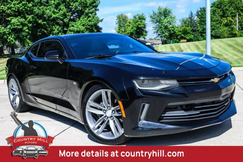 2018 Chevrolet Camaro 1LT photo 1