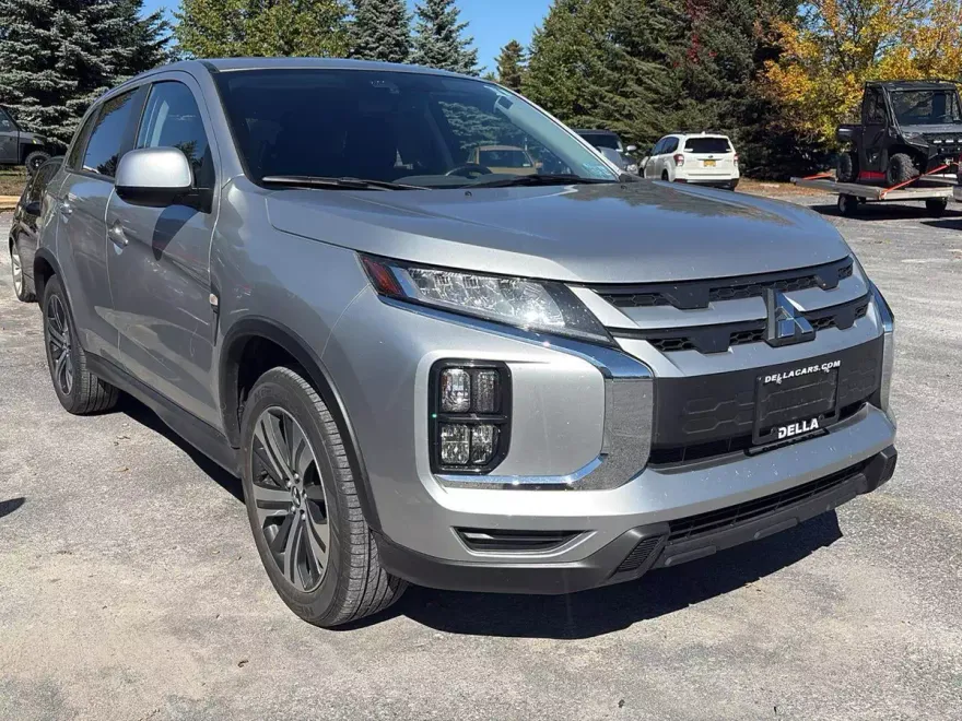 2023 Mitsubishi Outlander Sport ES photo 1