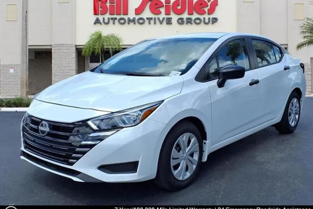 2024 Nissan Versa 1.6 S photo 1