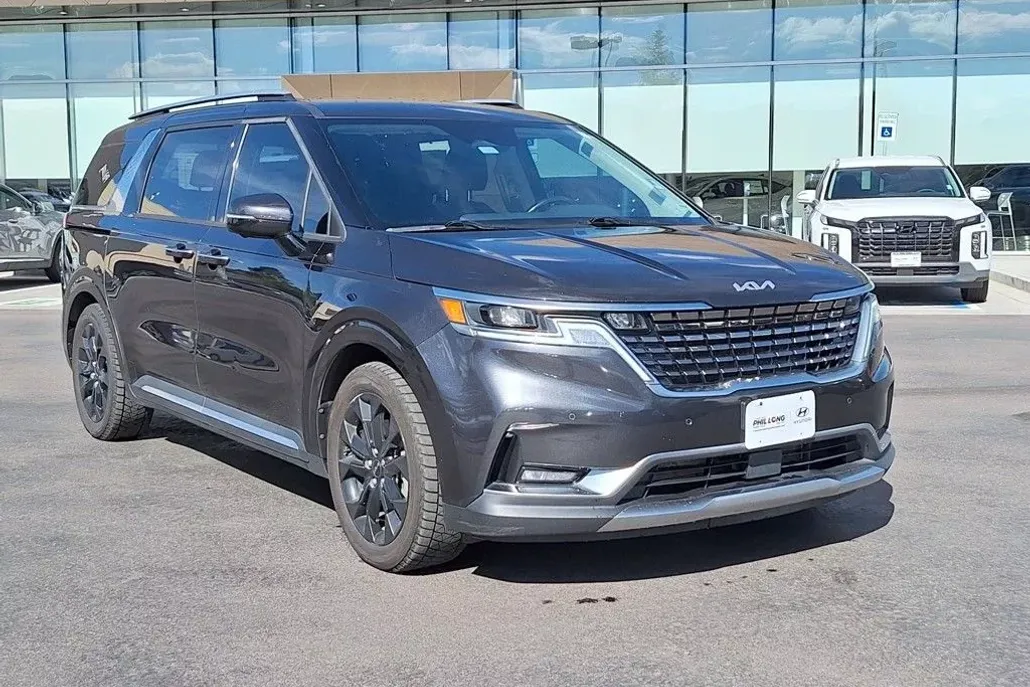 2022 Kia Carnival SX photo 1