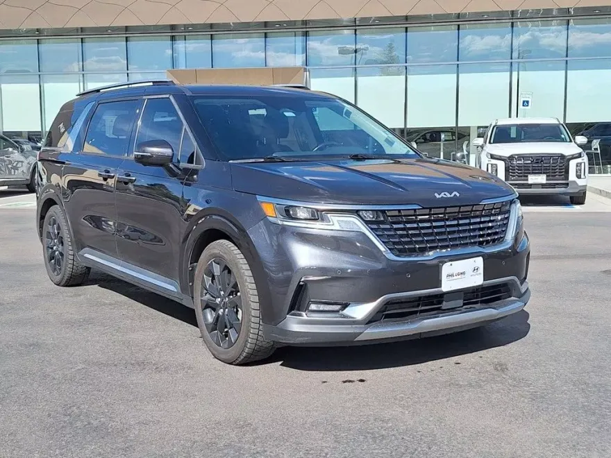 2022 Kia Carnival SX photo 1
