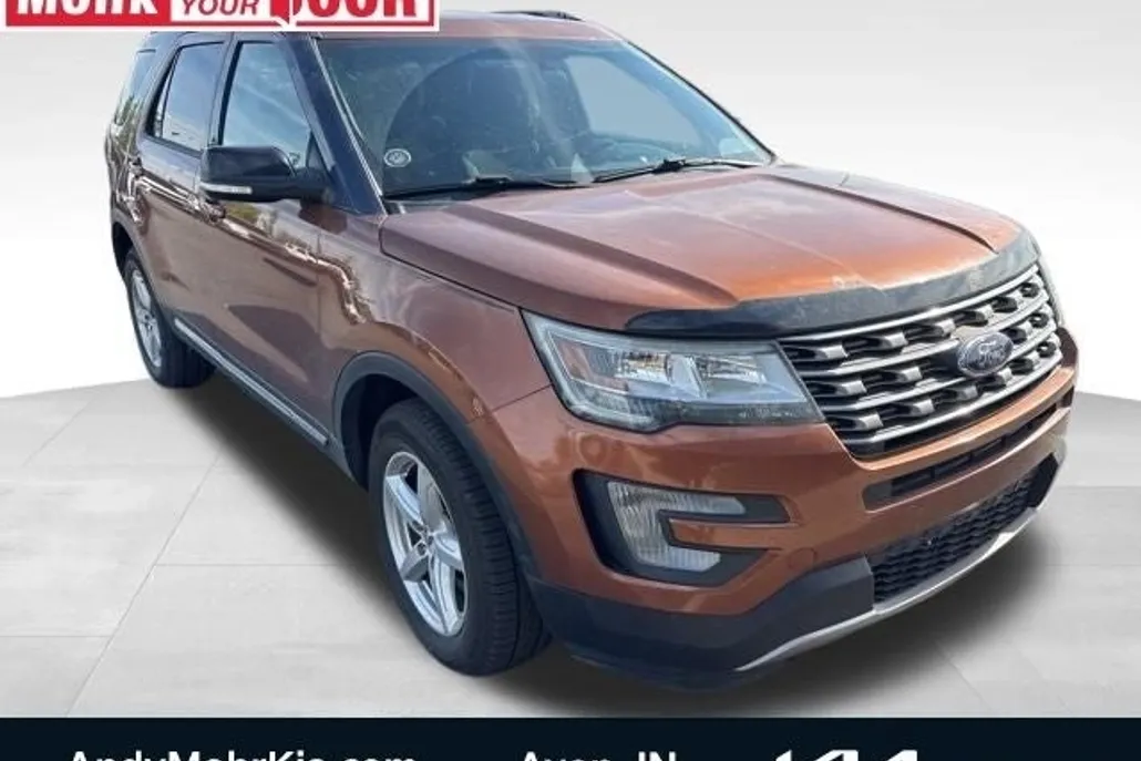 2017 Ford Explorer XLT photo 1