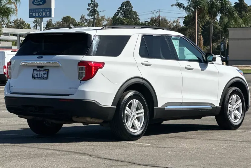 2022 Ford Explorer XLT photo 1